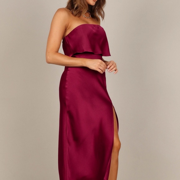 Petal & Pup Dresses & Skirts - NWT Petal & Pup Berry Elegant Strapless Dress